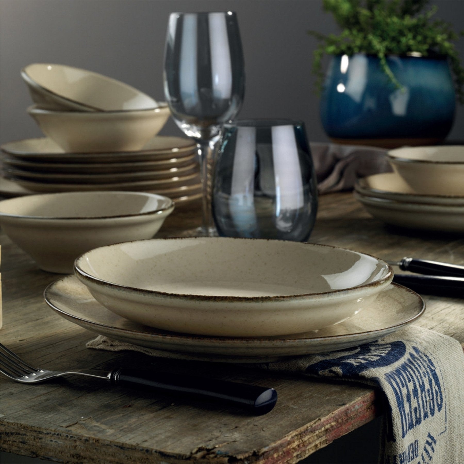 Vaisselle porcelaine cannelle