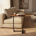 Table en C Effe noyer dans un salon italien